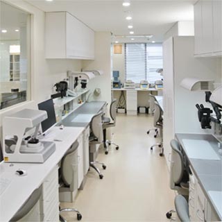 波多野歯科医院HDラボの作業室